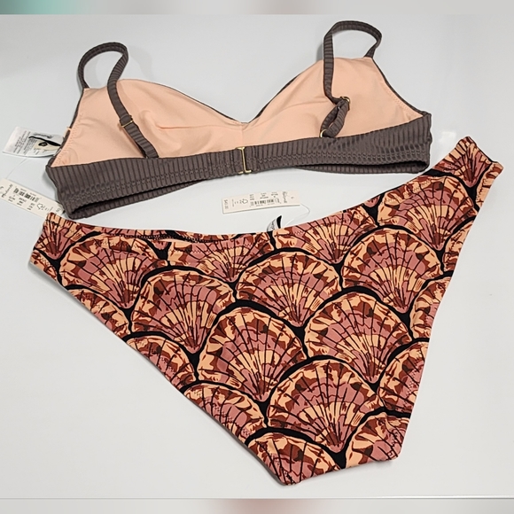 Madewell Second Wave Curved-Waist Bikini Bottom in Painted Seashells - Picture 3 of 16